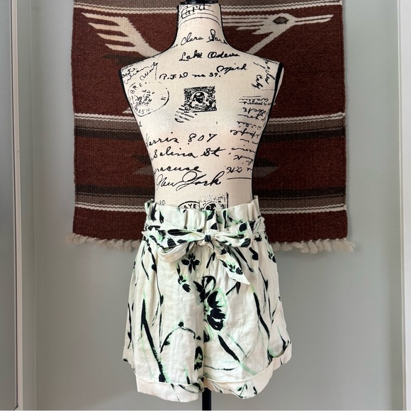 Tanya Taylor Linen Blend Belted Floral Shorts - Picture 2 of 9